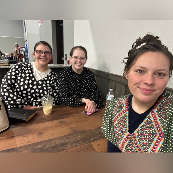 Meet your Posher, Elizabeth - Picture 2 of 8